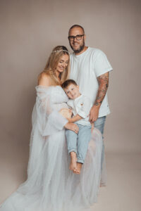 babybauch shooting mit partner und kind