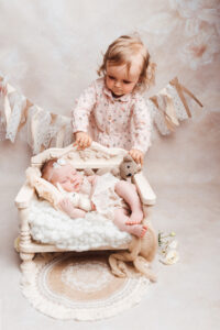 neugeborenen shooting und geschwister fotoshooting